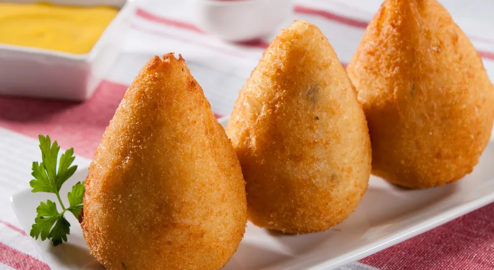 Coxinha-de-frango-com-massa-de-batata-baroa-desktop Coxinha com Massa de Batata: Receita Completa, Variações e Dicas para Vender