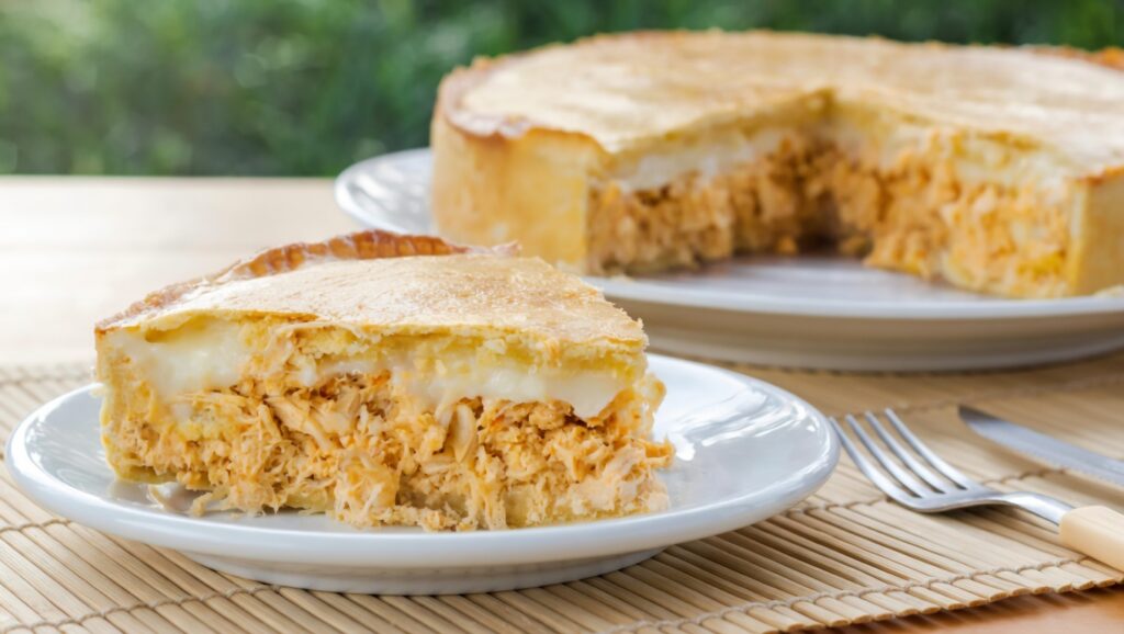 empadao-recheio-cremoso-frango-1024x578 Empadão de Frango Caseiro: Receita Fácil de Padaria com Massa Podre Perfeita